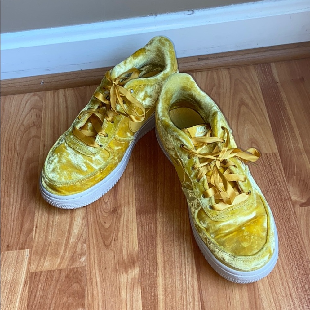 Nike Air Force 1 Crushed Yellow Velvet